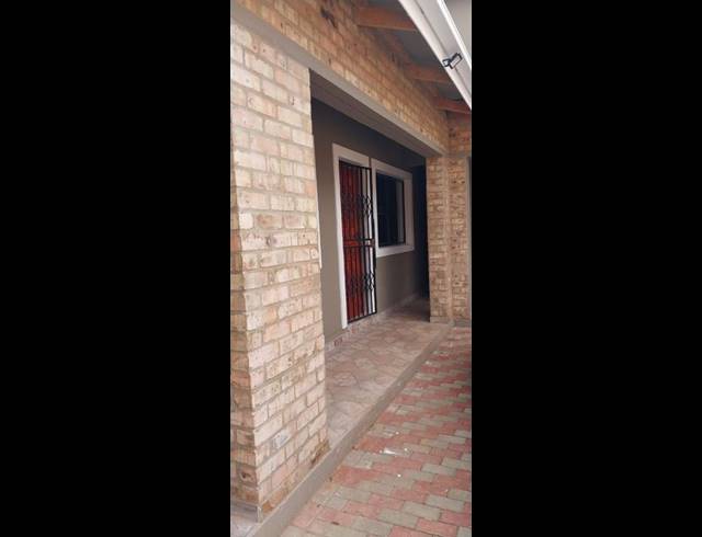 1 BEDROOM PROPERTY TO RENT IN BOKSBURG WEST